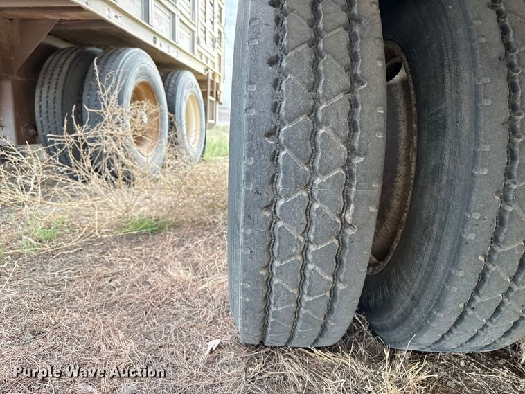 image for item DZ5379 2006 Barrett livestock trailer