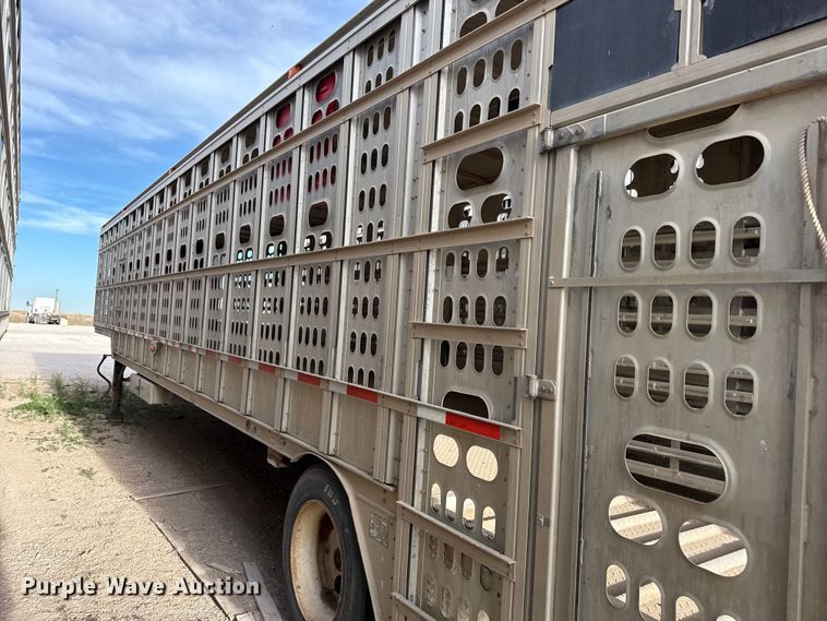 image for item DZ5380 2006 Barrett livestock trailer