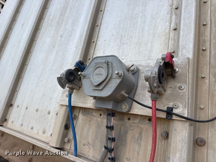 image for item DZ5380 2006 Barrett livestock trailer