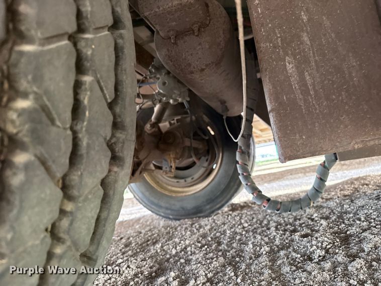 image for item DZ5380 2006 Barrett livestock trailer