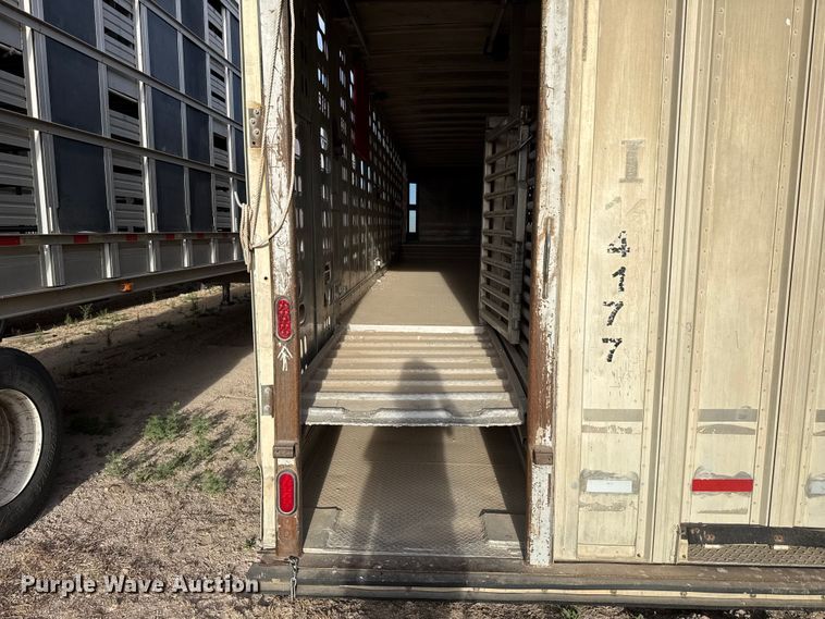 image for item DZ5380 2006 Barrett livestock trailer