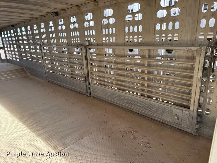 image for item DZ5380 2006 Barrett livestock trailer