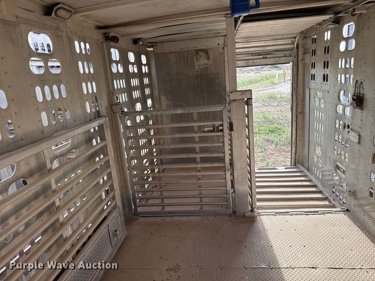 image for item DZ5380 2006 Barrett livestock trailer