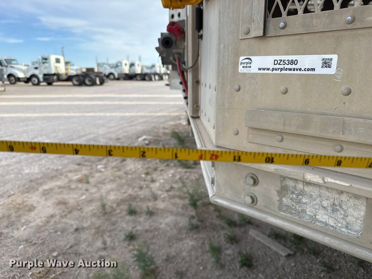 image for item DZ5380 2006 Barrett livestock trailer