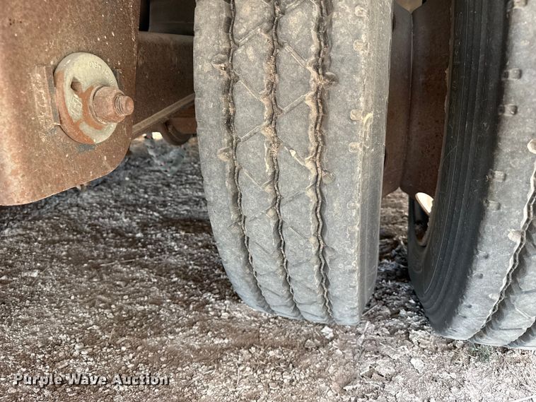 image for item DZ5380 2006 Barrett livestock trailer