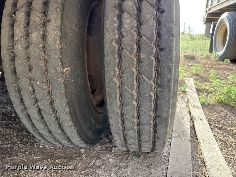 image for item DZ5380 2006 Barrett livestock trailer