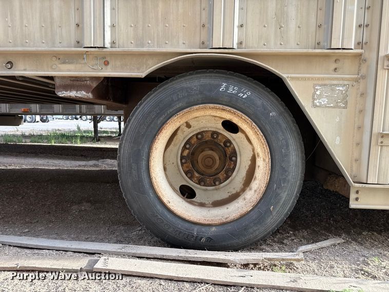 image for item DZ5380 2006 Barrett livestock trailer