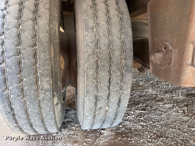 image for item DZ5380 2006 Barrett livestock trailer