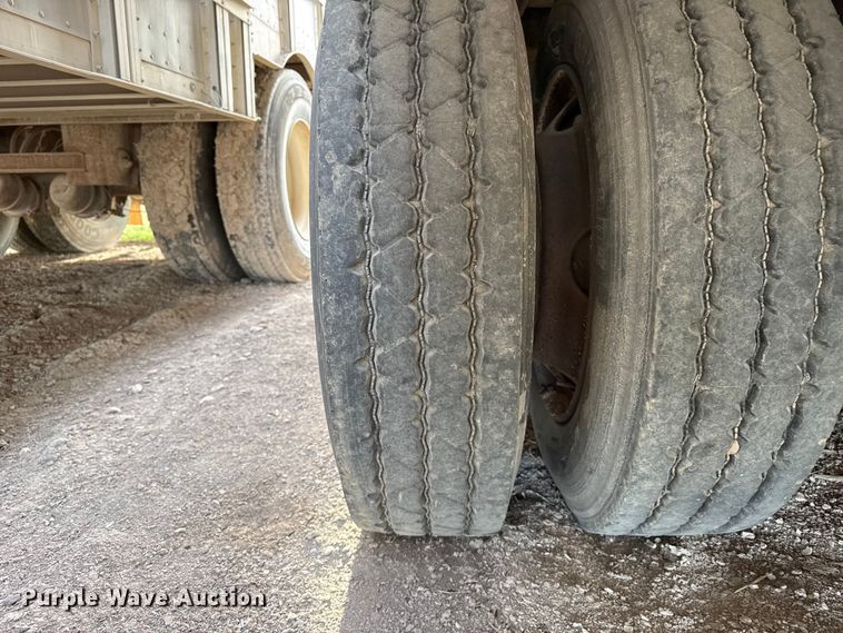 image for item DZ5380 2006 Barrett livestock trailer