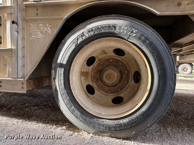 image for item DZ5380 2006 Barrett livestock trailer