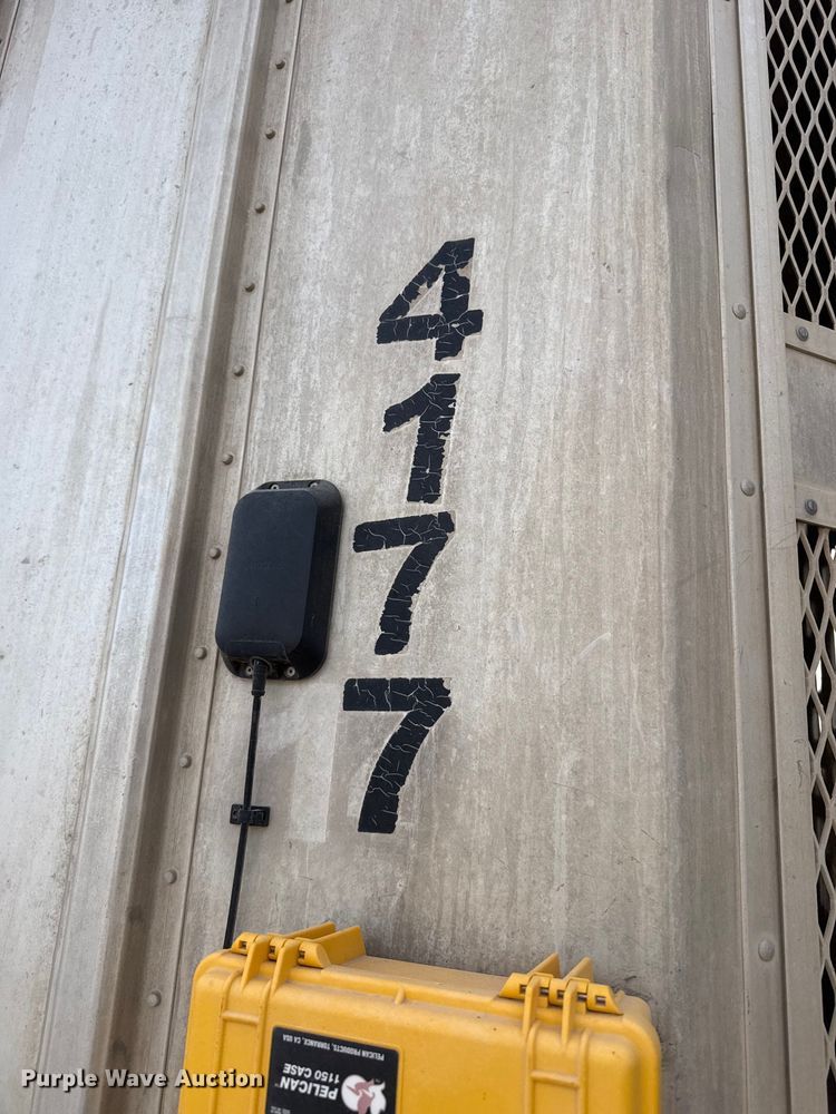 image for item DZ5380 2006 Barrett livestock trailer