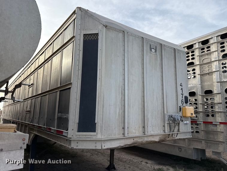 image for item DZ5381 2006 Barrett livestock trailer