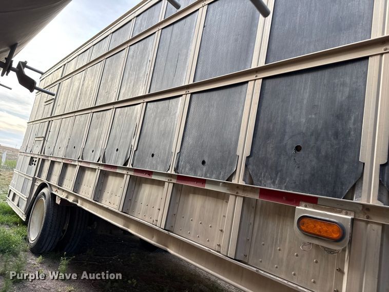 image for item DZ5381 2006 Barrett livestock trailer