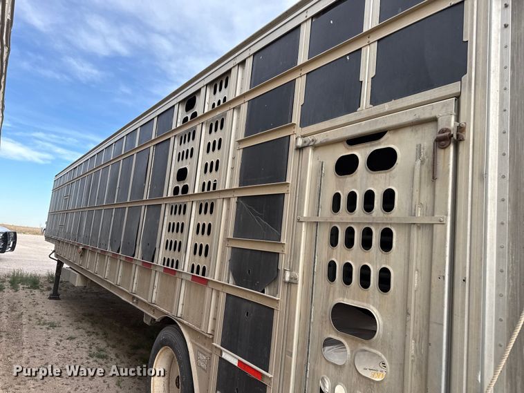 image for item DZ5381 2006 Barrett livestock trailer