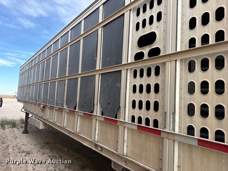 image for item DZ5381 2006 Barrett livestock trailer