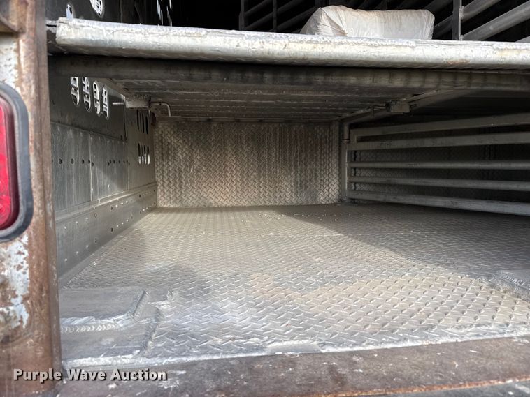 image for item DZ5381 2006 Barrett livestock trailer