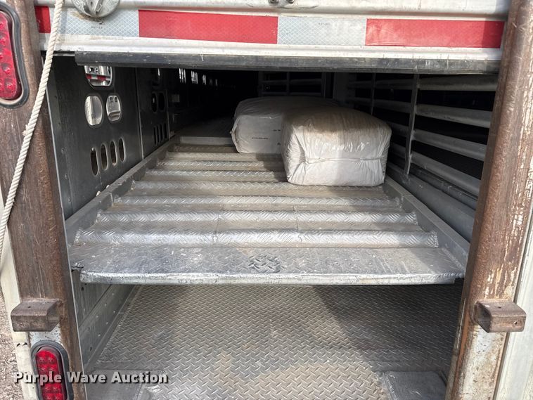 image for item DZ5381 2006 Barrett livestock trailer