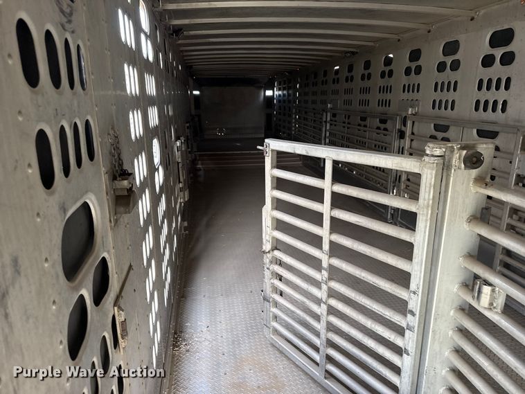 image for item DZ5381 2006 Barrett livestock trailer