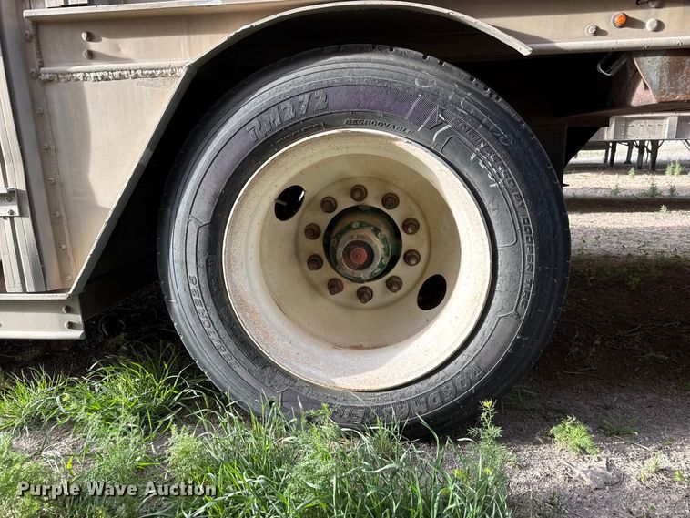 image for item DZ5381 2006 Barrett livestock trailer