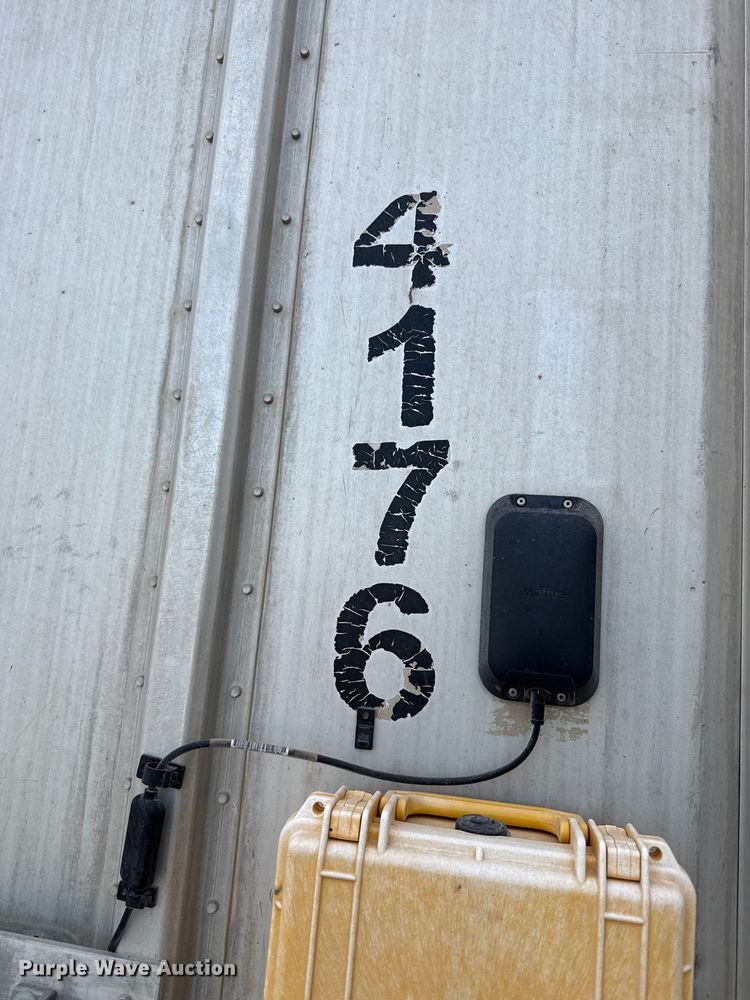 image for item DZ5381 2006 Barrett livestock trailer