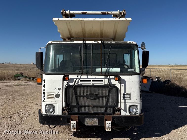 image for item DZ5406 2015 Autocar Xpeditor refuse truck