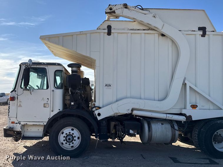 image for item DZ5406 2015 Autocar Xpeditor refuse truck