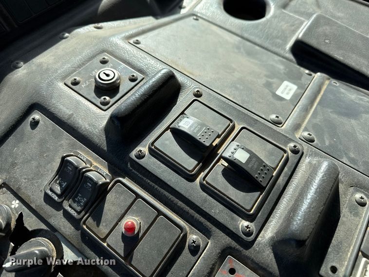 image for item DZ5406 2015 Autocar Xpeditor refuse truck