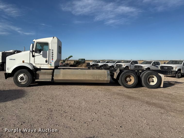 image for item DZ5414 2016 Kenworth T800 truck cab and chassis