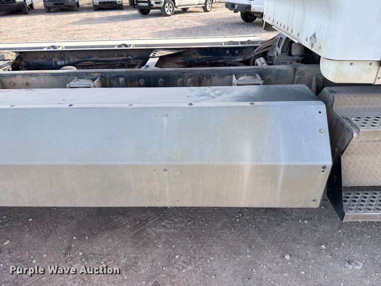 image for item DZ5414 2016 Kenworth T800 truck cab and chassis