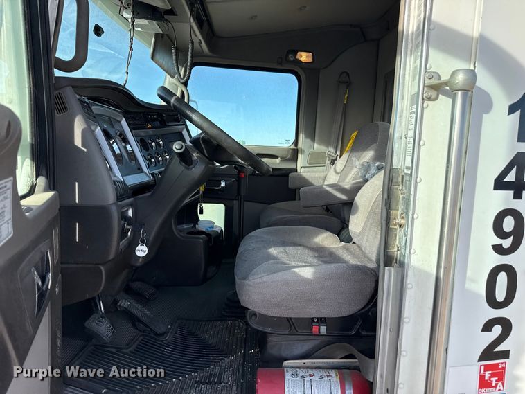 image for item DZ5414 2016 Kenworth T800 truck cab and chassis