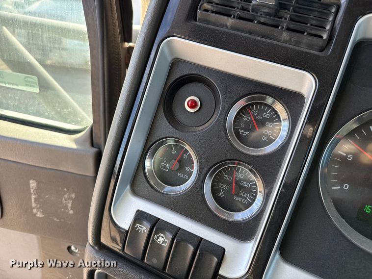 image for item DZ5414 2016 Kenworth T800 truck cab and chassis