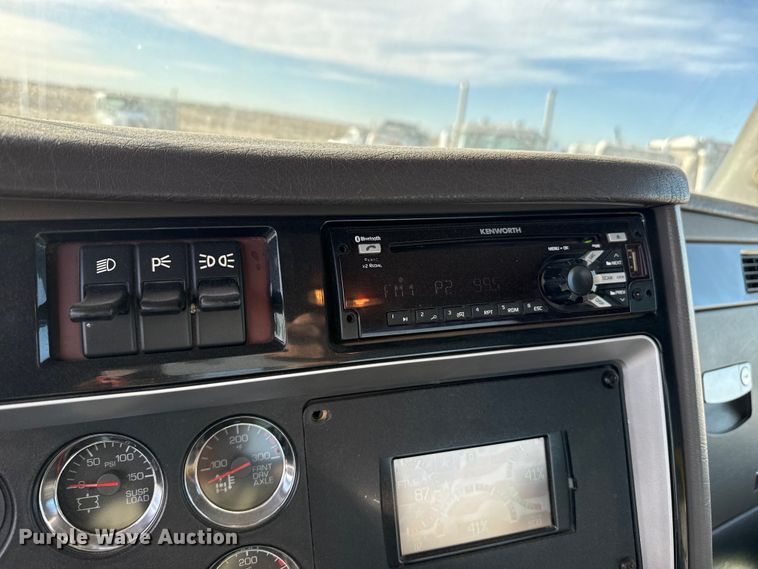 image for item DZ5414 2016 Kenworth T800 truck cab and chassis