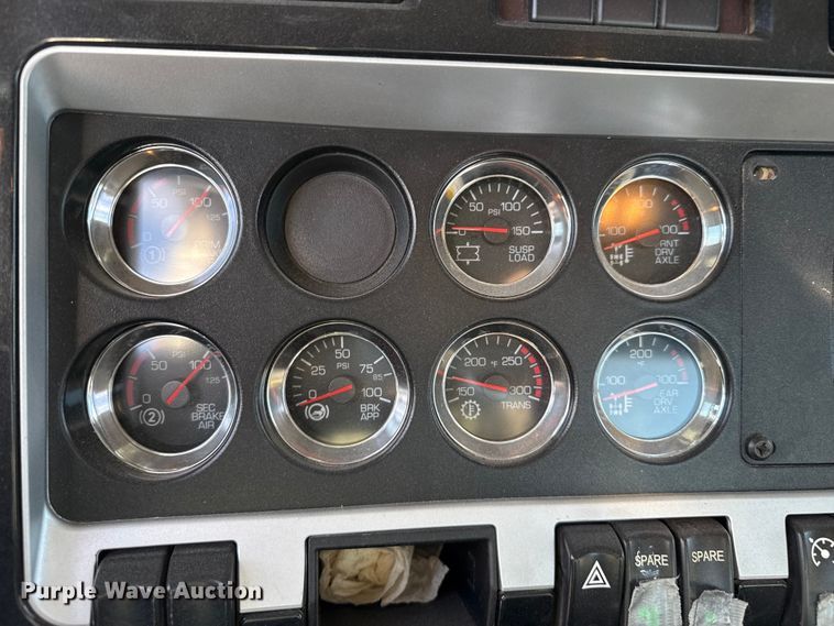 image for item DZ5414 2016 Kenworth T800 truck cab and chassis