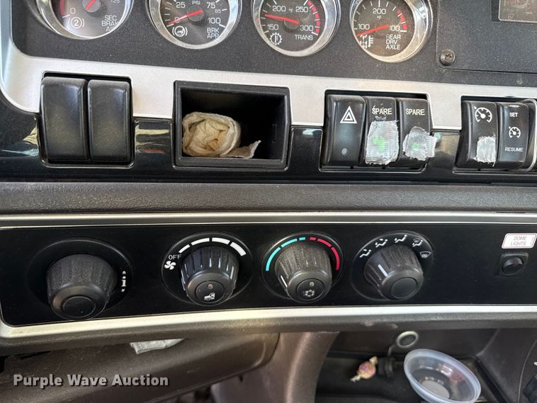 image for item DZ5414 2016 Kenworth T800 truck cab and chassis