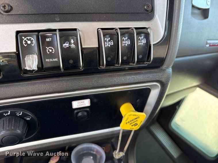 image for item DZ5414 2016 Kenworth T800 truck cab and chassis