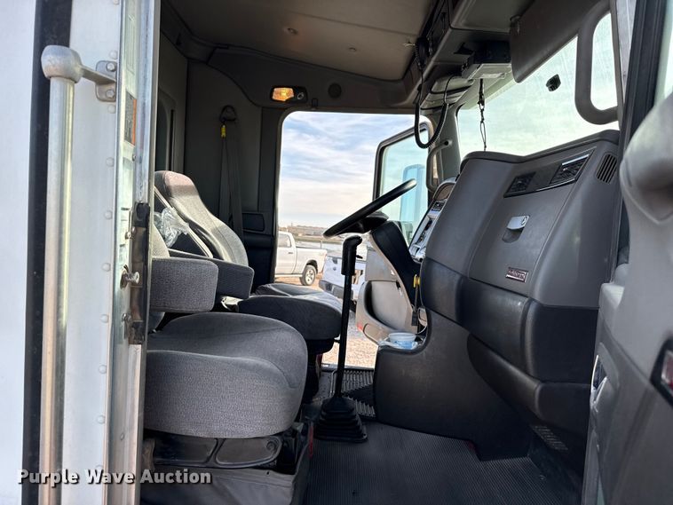 image for item DZ5414 2016 Kenworth T800 truck cab and chassis