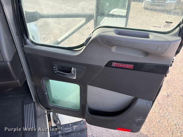 image for item DZ5414 2016 Kenworth T800 truck cab and chassis