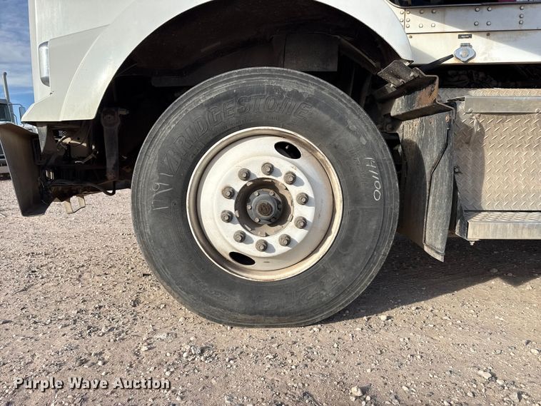 image for item DZ5414 2016 Kenworth T800 truck cab and chassis