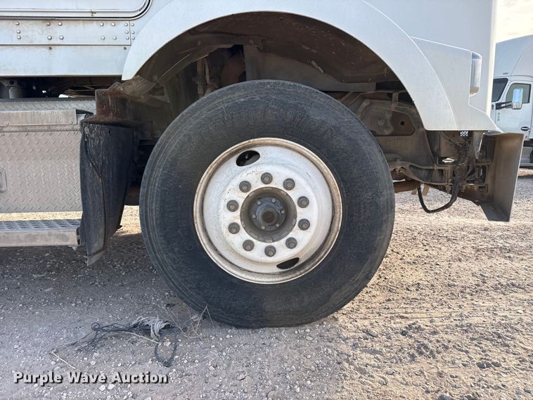 image for item DZ5414 2016 Kenworth T800 truck cab and chassis