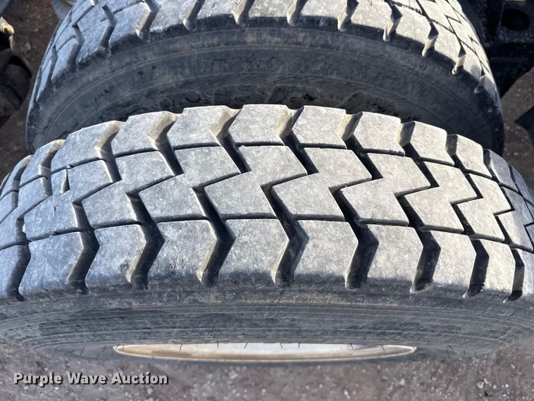 image for item DZ5414 2016 Kenworth T800 truck cab and chassis