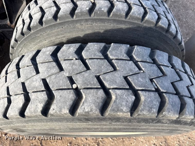 image for item DZ5414 2016 Kenworth T800 truck cab and chassis