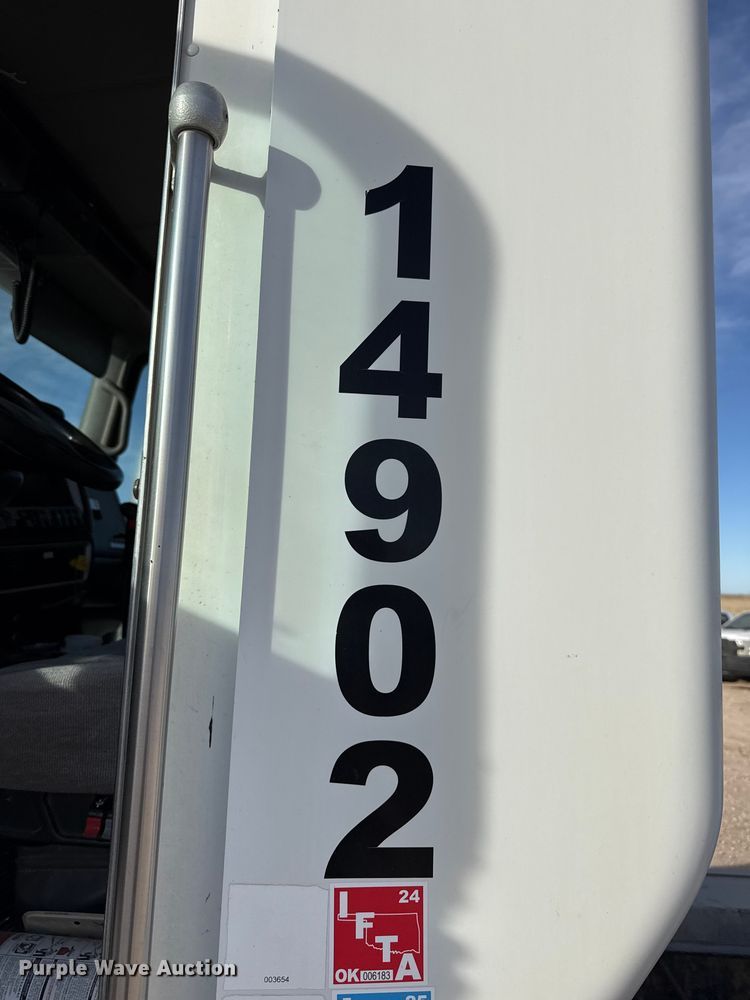 image for item DZ5414 2016 Kenworth T800 truck cab and chassis