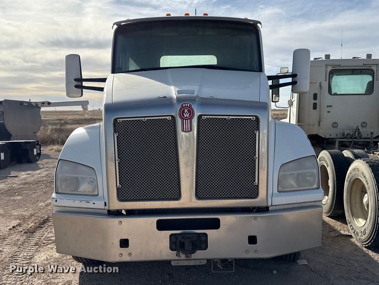 image for item DZ5415 2016 Kenworth T880 truck cab and chassis