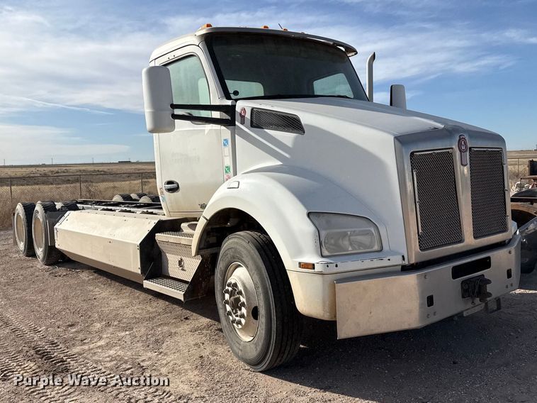 image for item DZ5415 2016 Kenworth T880 truck cab and chassis