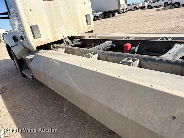 image for item DZ5415 2016 Kenworth T880 truck cab and chassis