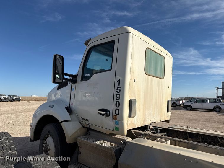 image for item DZ5415 2016 Kenworth T880 truck cab and chassis
