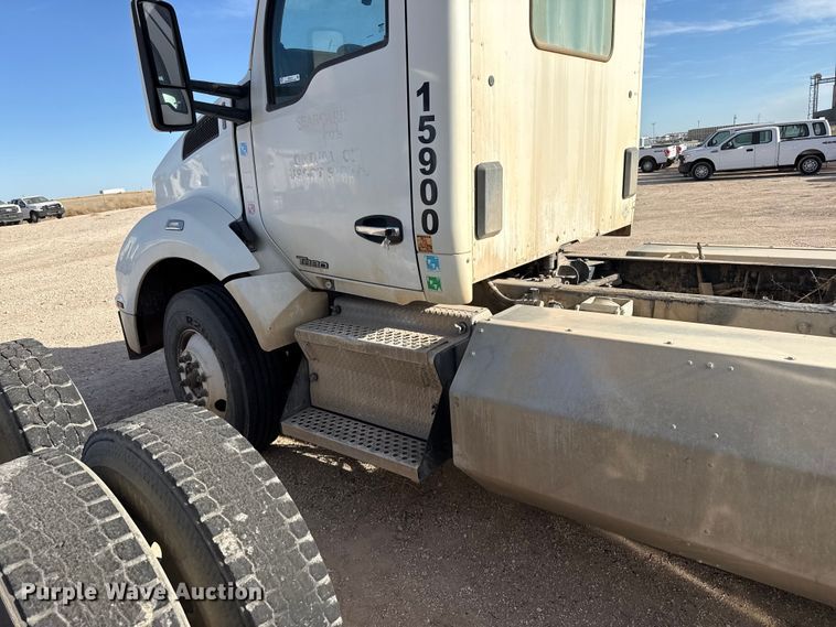 image for item DZ5415 2016 Kenworth T880 truck cab and chassis