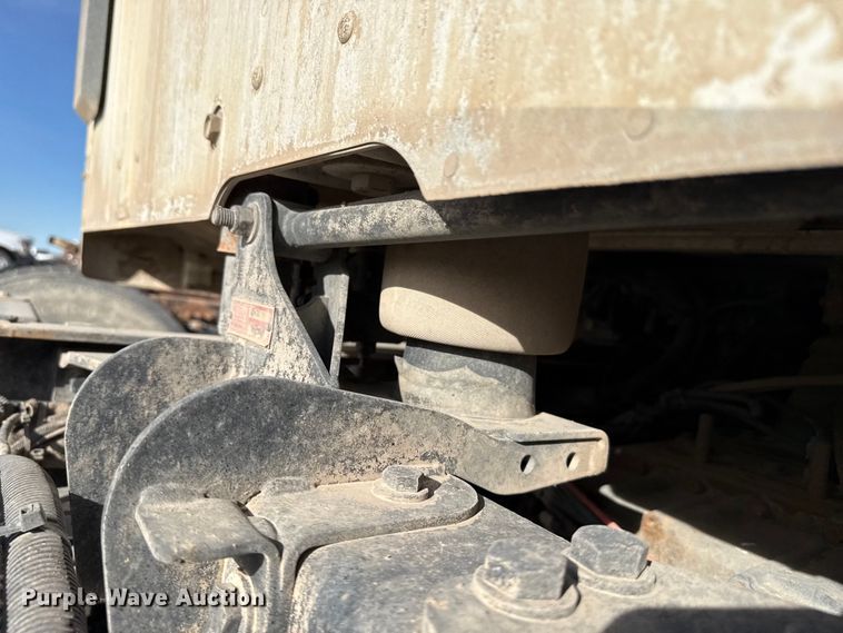 image for item DZ5415 2016 Kenworth T880 truck cab and chassis