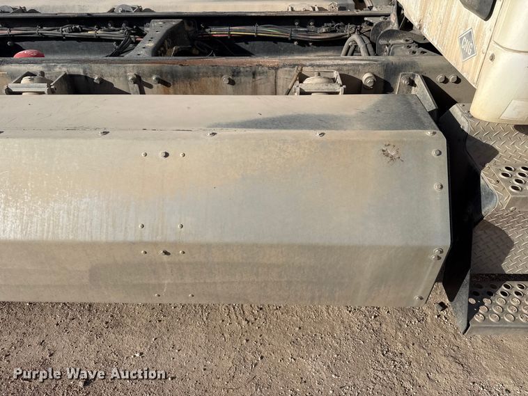 image for item DZ5415 2016 Kenworth T880 truck cab and chassis