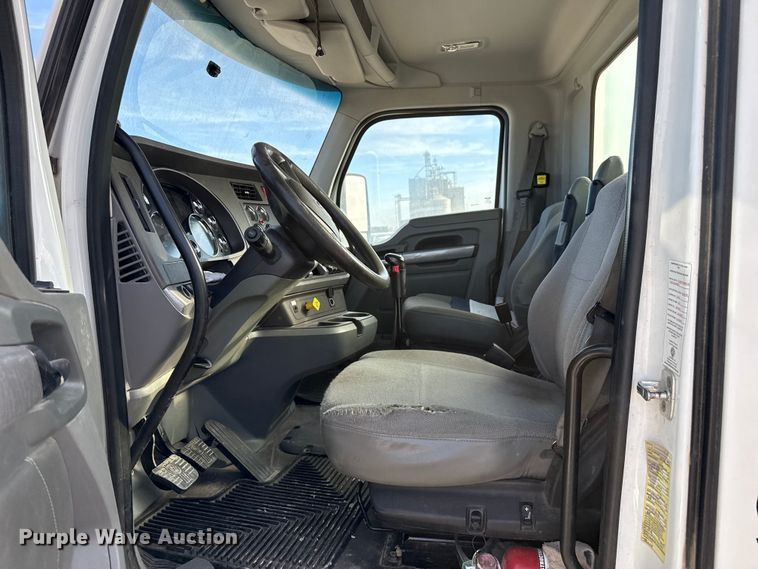 image for item DZ5415 2016 Kenworth T880 truck cab and chassis